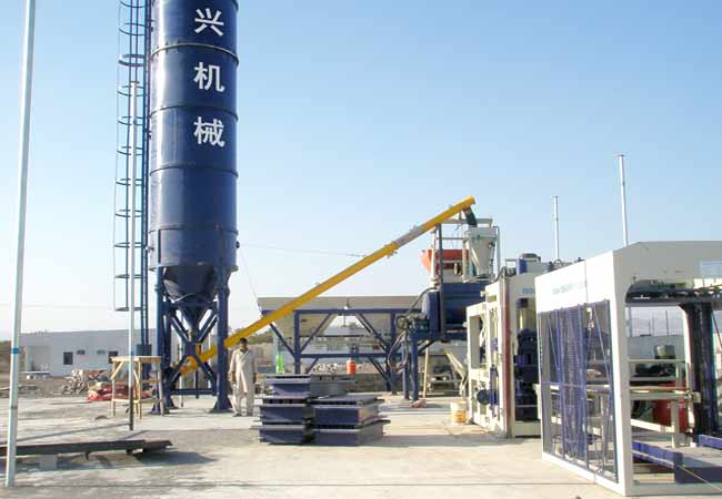 沙特阿(a)拉伯6型砌塊(kuai)成型機客戶(hu)現場